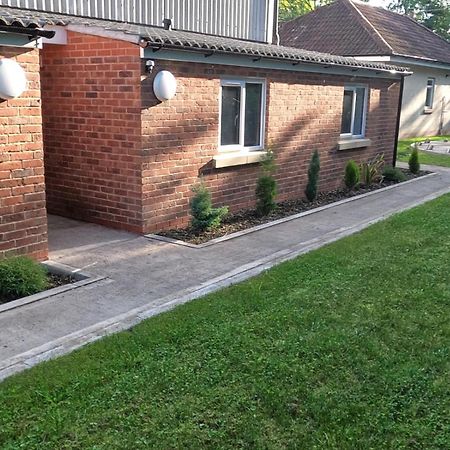 Two Birds Weekly Stay Malmesbury Ngoại thất bức ảnh