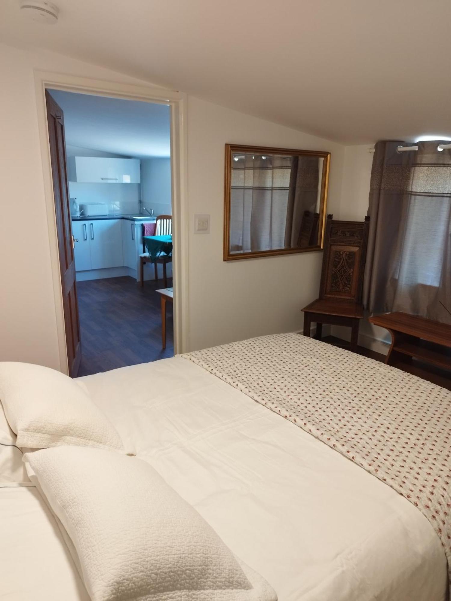 Two Birds Weekly Stay Malmesbury Ngoại thất bức ảnh
